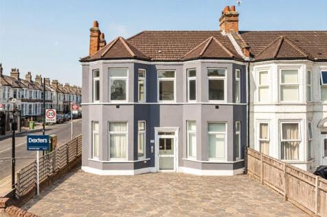 A newly refurbished top floor flat offering bright and spacious accommodation throughout. The property comprises two well-proportioned double bedrooms, a brand new modern kitchen, and a contemporary b