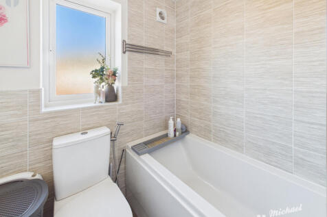 CAM03218G0-PR0783-STILL008