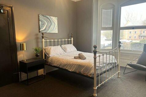 6 Bedroom House in DL3 6SU