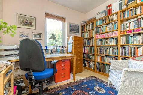 Bedroom 3/Study