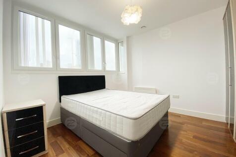 This ONE BEDROOM apartment is located on the 9TH FLOOR in the sought after building One Hagley Road development with stunning city views and elegant interior design. The property is conveniently locat