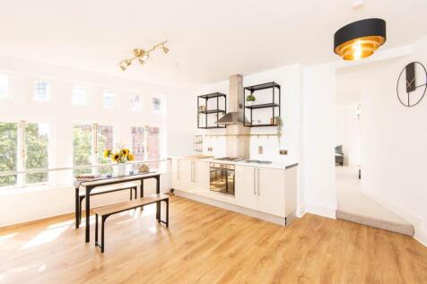 Kitchen/ Dining Space