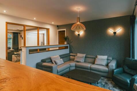 5 bed, 4 bath Detached in Sheffield - Photo 14