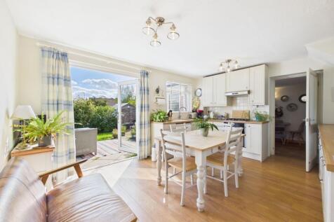 Kitchen/ Dining room