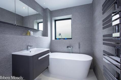 43 Bathroom.jpg