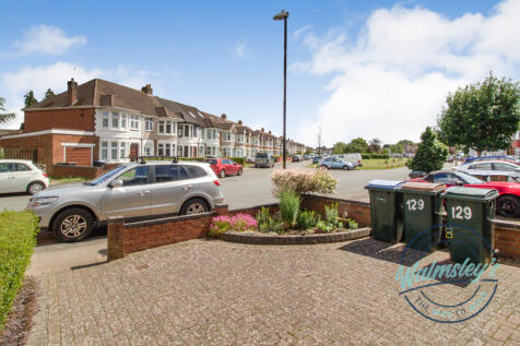 Foregarden with street view_1