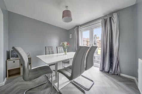 1365609-7-68efcc5...