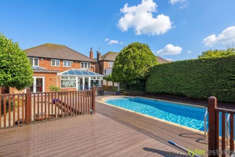 Deck to pool