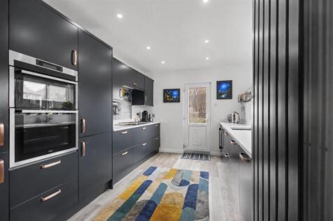 Kitchen_1.jpeg