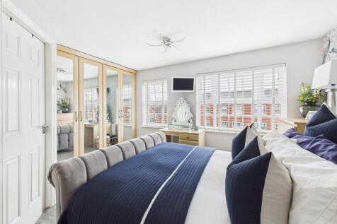 CAM03729G0-PR0079-STILL035