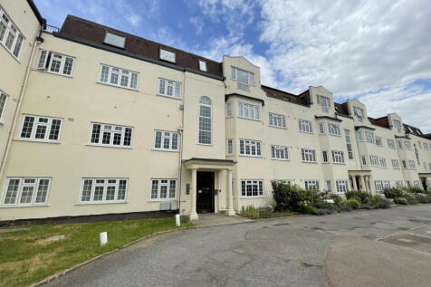 2/3 bedroom first floor flat on Etchingham Court, N3. Large living room, well appointed kitchen, 2 double bedrooms, family bathroom and extra W.C. Private car parking space and only 10 mins from West