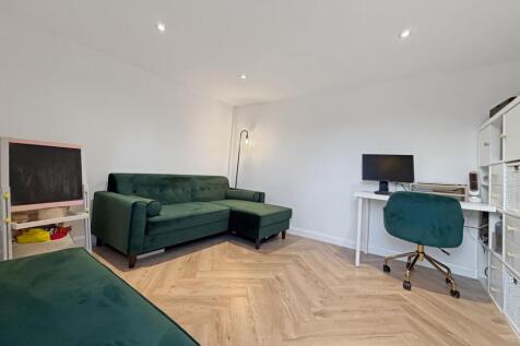 Gaming Room/office/Sitting Room