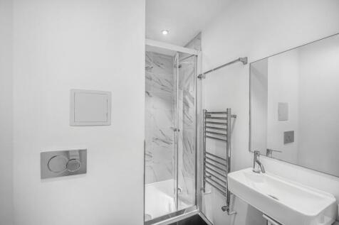 2 bed, 2 bath Flat in london - Photo 5