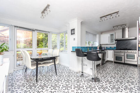 Kitchen/Breakfast...