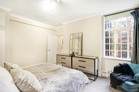 The property boasts a generous studio space, complemented by a separate fully fitted modern kitchen with breakfast bar and a spacious bathroom. The apartment qualifies for RBKC parking permits. Heatin