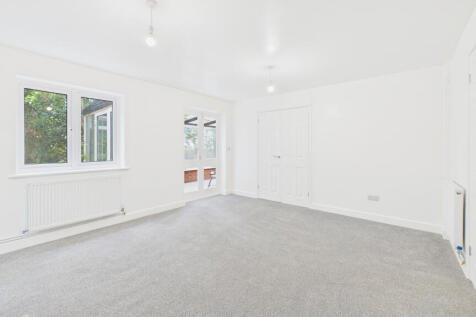 CAM04968G0-PR0060-STILL005