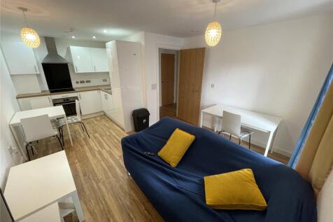 Situated on the fifth floor, this wonderful apartment is well proportioned with an open plan living/dining area which opens on to a fully fitted and integrated kitchen, well proportioned double bedroo