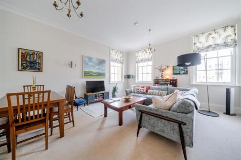 Sitting/Dining Room