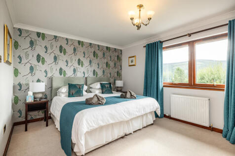 8 bed, 8 bath Detached in Leeds - Photo 12