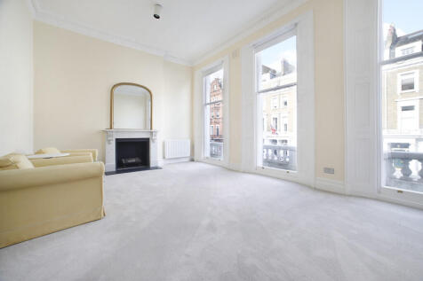 A charming split-level one-bedroom apartment, ideally located in the heart of South Kensington. The property offers a spacious reception room with impressive ceiling heights and three large windows, a