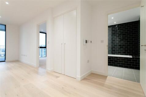 Fantastic one bedroom apartment set within the prestigious Royal Wharf development. Comprising a large double bedroom, one bathroom fully fitted open plan kitchen and reception room leading to a large