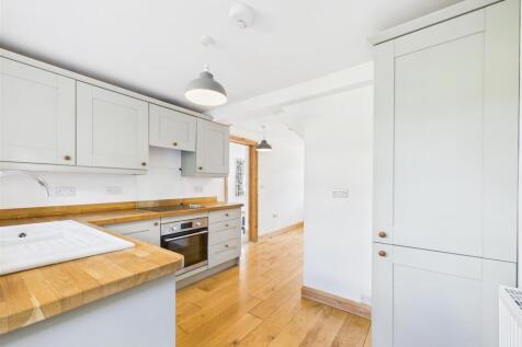 OPEN PLAN KITCHEN/LIVING