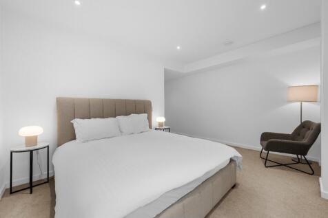 4 bed, 4 bath Apartment in Manchester - Photo 10