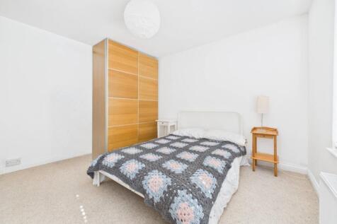 CAM02195G0-PR0087-STILL024