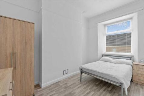 2 Bedroom Flat in PL4 8HY