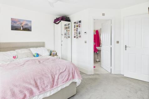 CAM02519G0-PR0284-STILL008