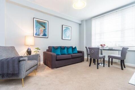 An impressive 440 sq ft, one bedroom apartment is situated on the six floor of this beautiful red brick building in the heart of Mayfair.