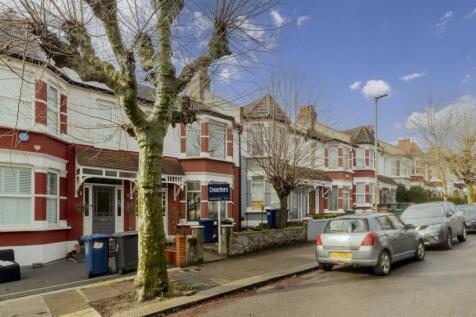 A newly refurbished three bedroom house with private garden set off a residential street in North Finchley. The property has a double reception room, dinning room, separate kitchen and family bathroom