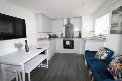 2 Bedroom Flat in PL4 8NZ
