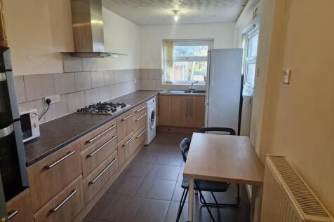 4 Bedroom Semi-Detached in CV6 1PB