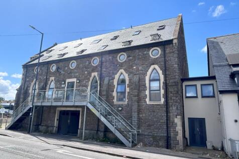 Holbrook Moran are delighted to offer for rent this very well presented one bedroom first floor flat in the very popular Chapel Mews development situated in the heart of Fishponds. The property will s