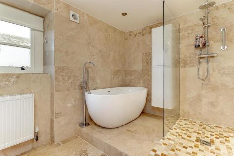 Master Bedroom Ensuite - A.jpg