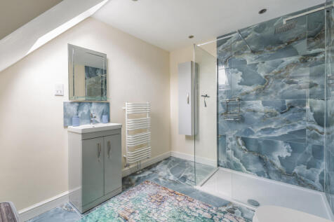 Ensuite to Bedroom 2