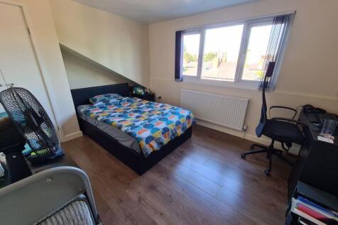 Bright and tidy double bedroom featuring a comf...