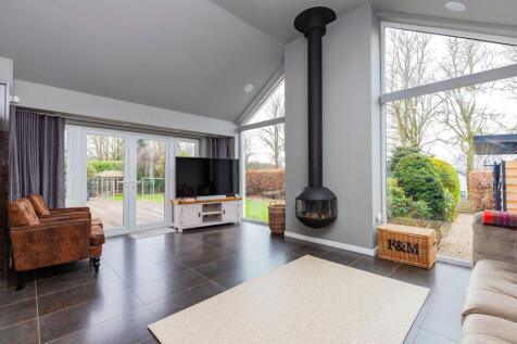 4 bed, 3 bath Detached in Glasgow - Photo 32