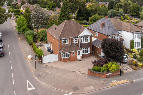 Situated in the highly sought-after area of Boldmere, this beautifully presented five-bedroom detached family home offers spacious and versatile accommodation throughout. The ground floor features th