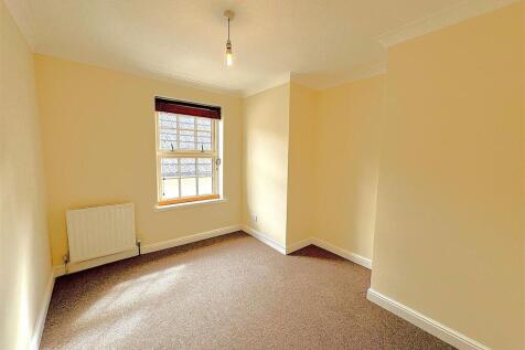 IMG_0760 Bedroom 1.jpg