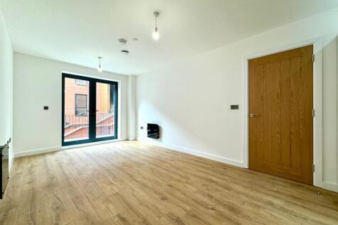 Living room pic 3.jpeg