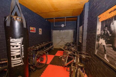 Garage/Gym