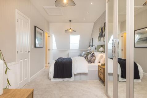 Large bedroom in the 3 bedroom Norbury