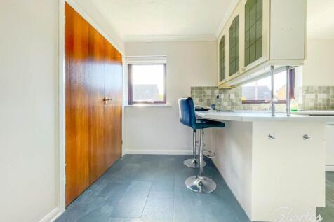 8 The courtyard Brea