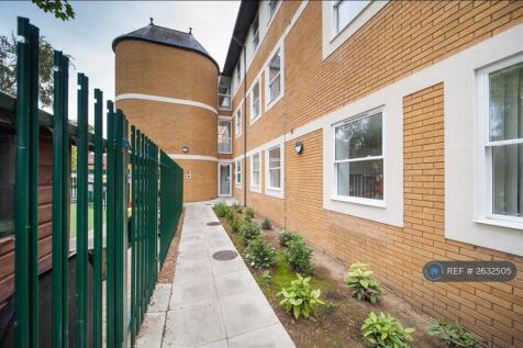 Exclusive development of apartments with private parking securely set behind an electronically operated barrier. Situated in historic Cricket Green conservation area of Mitcham, Central London (... **