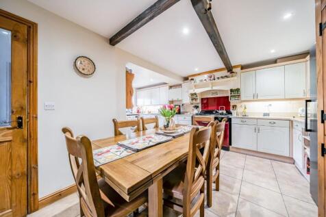 Kitchen dining area 3.jpg