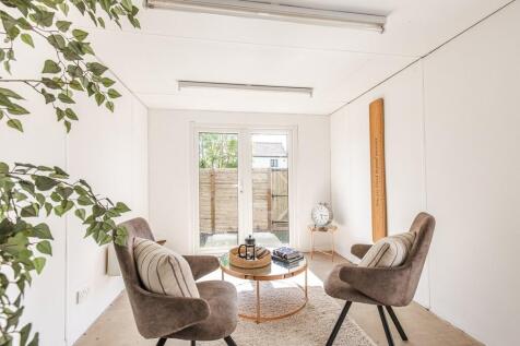 White Cottage Hou...