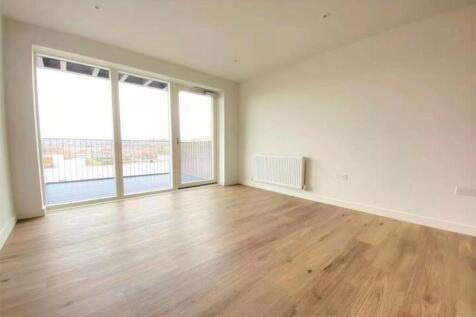 STUNNING TWO bedroom TWO bathroom apartment located in Hornsey's brand new luxury development, Clarendon, N8. This contemporary apartment is positioned within the Hornsey Park Place and benefits from