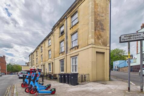 *** NEWLY REFURBISHED AND FURNISHED IN AMAZING CENTRAL LOCATION CLOSE TO THE BRI AND LOCAL AMENITIES ***